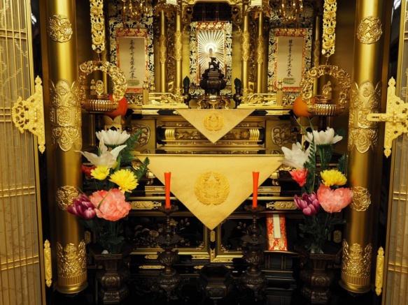 仏壇の荘厳の例(五具足)